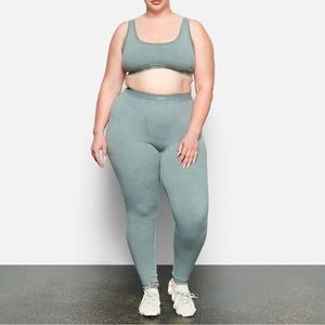 SKIMS Outdoor Basics Seemed Legging- Size 2XL